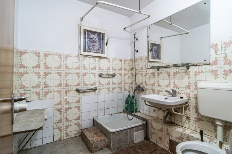 Ghencea, Drumetului, 3 camere, an c-tie 1980, et. 4/10, bucatarie mare, 2 bai
